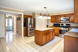 17945 W Pond Ridge Cir, Gurnee, IL 60031 - Photo 7