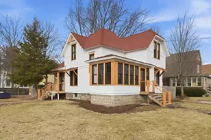 605 N Seminary Ave, Woodstock, IL 60098 - Photo 1