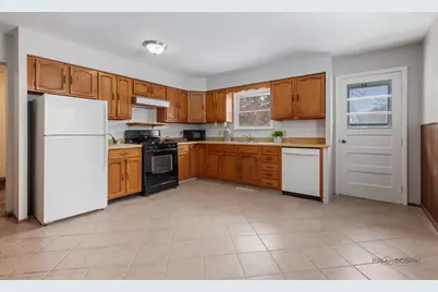 28529 W Treetop Road, Ingleside, IL 60041 - Photo 5