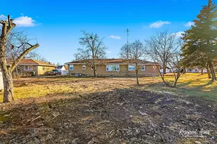 209 E 3rd St, Aroma Park, IL 60910 - Photo 21