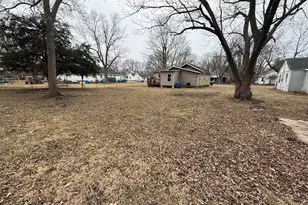 107 N Pearl St, Milford, IL 60953 - Photo 5