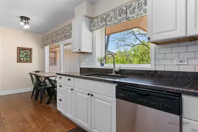 2 Acorn Drive, Hawthorn Woods, IL 60047 - Photo 7