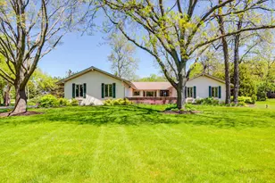 2 Acorn Dr, Hawthorn Woods, IL 60047 - Photo 1