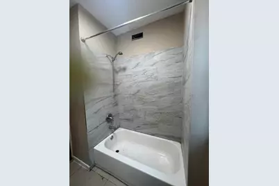 8556 S Muskegon Avenue, Chicago, IL 60617 - Photo 13