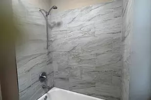 8556 S Muskegon Ave, Chicago, IL 60617 - Photo 13