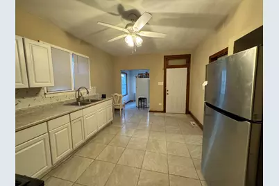 8556 S Muskegon Avenue, Chicago, IL 60617 - Photo 11