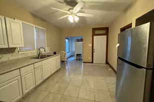 8556 S Muskegon Ave, Chicago, IL 60617 - Photo 11