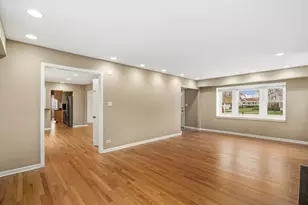 4 Burnt Ember Ct, Buffalo Grove, IL 60089 - Photo 5