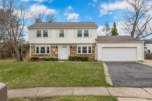 4 Burnt Ember Ct, Buffalo Grove, IL 60089 - Photo 1