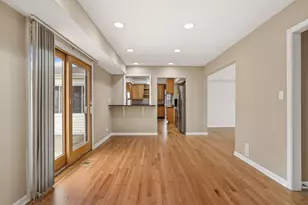 4 Burnt Ember Ct, Buffalo Grove, IL 60089 - Photo 3