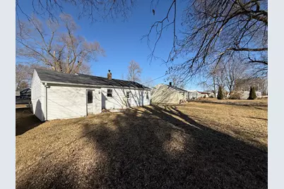 745 E Oak Street, Watseka, IL 60970 - Photo 5