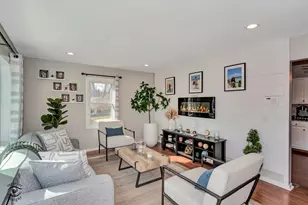 1924 Forrest Blvd, Saint Charles, IL 60174 - Photo 3