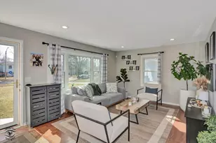 1924 Forrest Blvd, Saint Charles, IL 60174 - Photo 5