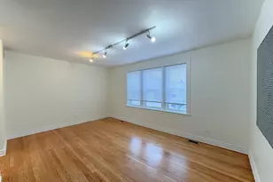 2516 W Hollywood Ave, Chicago, IL 60659 - Photo 3