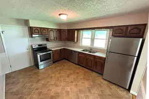 145 Hickory Grove St, Salem, IL 62881 - Photo 7