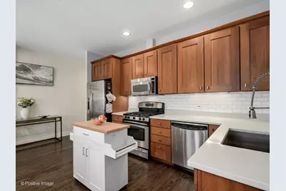 [Address not provided], Chicago, IL 60618 - Photo 7