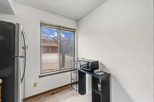 2111 Sunview Dr, Champaign, IL 61821 - Photo 11