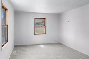913 Forrest St, Danville, IL 61832 - Photo 5