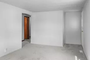 913 Forrest St, Danville, IL 61832 - Photo 7