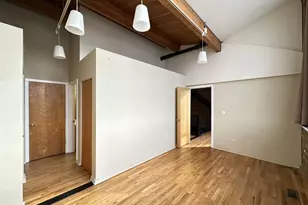 933 W Irving Park Rd, Chicago, IL 60613 - Photo 11