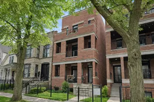 1031 W Newport Ave, Chicago, IL 60657 - Photo 1