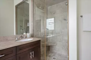 1031 W Newport Ave, Chicago, IL 60657 - Photo 13