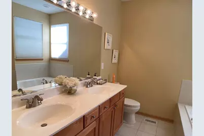 2450 Abbey Drive, Darien, IL 60561 - Photo 23