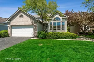 91 Manchester Dr, Buffalo Grove, IL 60089 - Photo 1