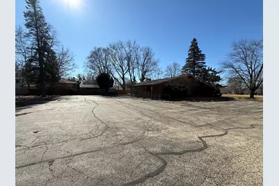 820 Russell Road, Dekalb, IL 60115 - Photo 17