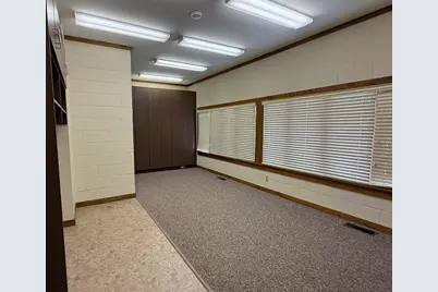 820 Russell Road, Dekalb, IL 60115 - Photo 7