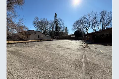 820 Russell Road, Dekalb, IL 60115 - Photo 15