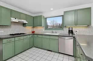 1518 Pine View Ct, Darien, IL 60561 - Photo 7