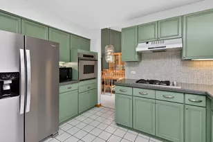 1518 Pine View Ct, Darien, IL 60561 - Photo 9