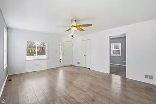 27071 N Ridge St, Wauconda, IL 60084 - Photo 3