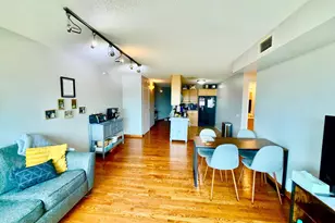 1720 Maple Ave, Evanston, IL 60201 - Photo 3