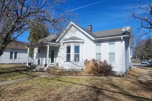 203 W South St, Pinckneyville, IL 62274 - Photo 5