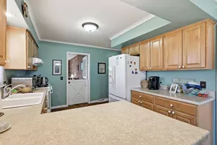 2830 28th St, Rock Island, IL 61201 - Photo 7