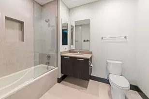 367 W Locust St, Chicago, IL 60610 - Photo 25