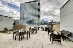 367 W Locust St, Chicago, IL 60610 - Photo 29