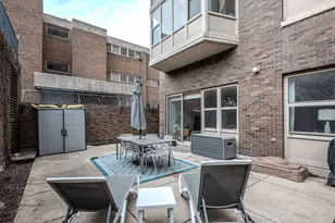 525 W Hawthorne Pl, Chicago, IL 60657 - Photo 17