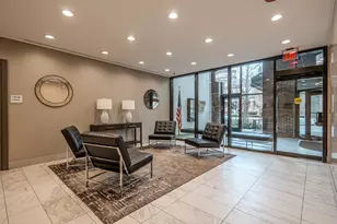 525 W Hawthorne Pl, Chicago, IL 60657 - Photo 5