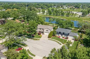 1424 E Jonquil Cir, Arlington Heights, IL 60004 - Photo 3