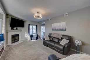 1094 Delta Dr, Elgin, IL 60123 - Photo 5