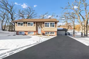 1809 Maplewood Ct, Lindenhurst, IL 60046 - Photo 1