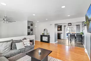 1809 Maplewood Ct, Lindenhurst, IL 60046 - Photo 3