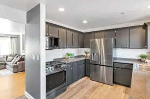 1809 Maplewood Ct, Lindenhurst, IL 60046 - Photo 7