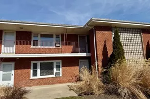 1105 Holiday Ln, Des Plaines, IL 60016 - Photo 1