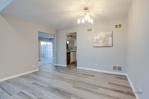 384 Bentley Pl, Buffalo Grove, IL 60089 - Photo 5