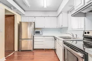 500 Valley Dr, Naperville, IL 60563 - Photo 7