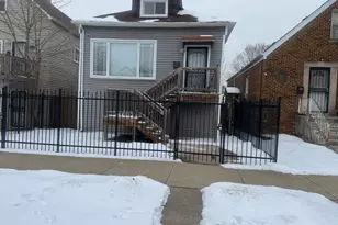 8520 S Kingston Ave, Chicago, IL 60617 - Photo 3